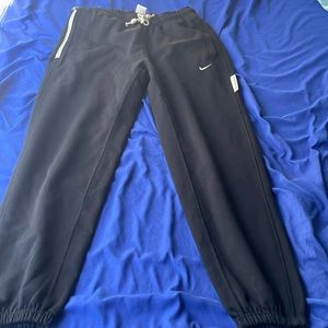 Nike Mens Standard Issue DriFit Sweatpants